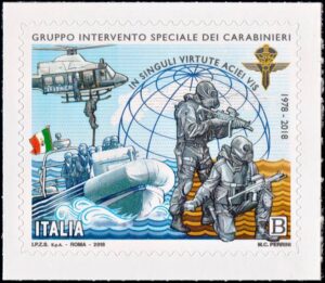 ITALIA/SELLOS, 2018 - UNIFORMES - HELICOPTERO - CARABINIERI - YV 3832 - 1 VALOR - AUTOADHESIVO