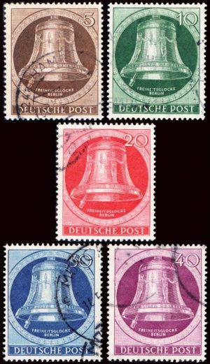 BERLIN/SELLOS, 1951 - LA CAMPANA DE LA LIBERTAD - BADAJO A LA IZQUIERDA - YV 61/65 - 5 VALORES - USADOS